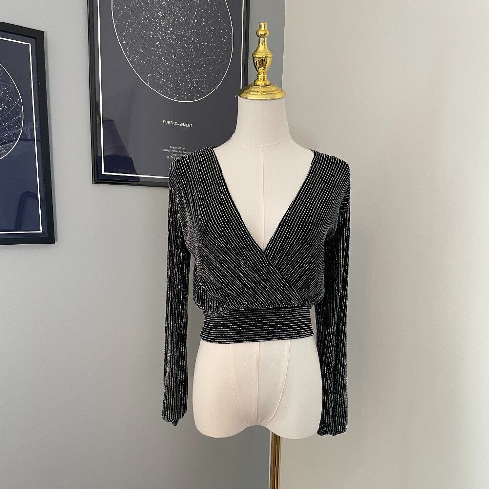 ✨3/$20✨ Sparkly Long-Sleeve Top